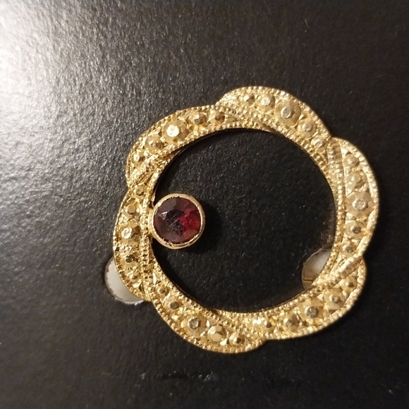 Source Unknown Jewelry - Vintage gold Brooch with red gem